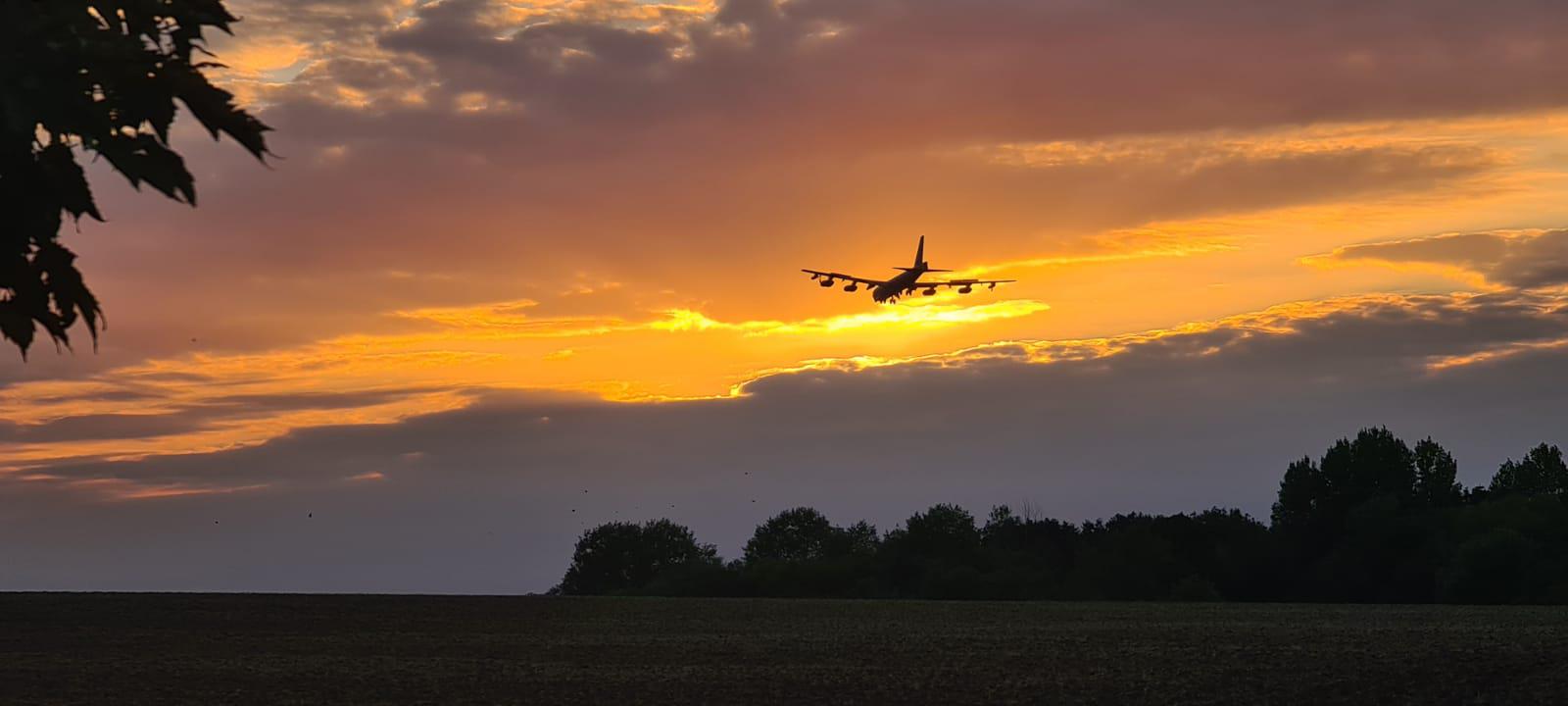 Coming in to land at RAF Fairford - taken from Dudgrove